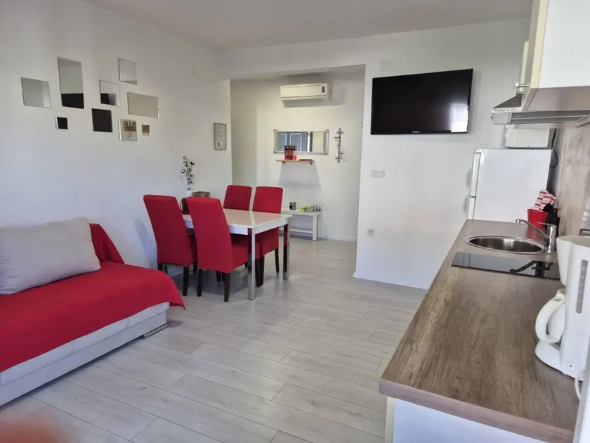 Apartments R and E - Image 1