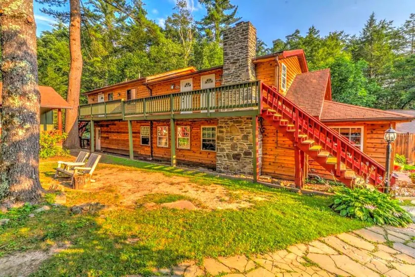 Traditional Wooden Cabin Rental in the Poconos, Pennsylvania - Image 1