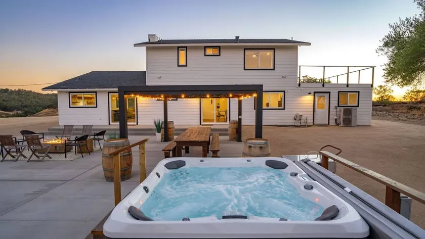 The Shire at Baggins Hill by Avantstay Hot Tub + Playhouse + Cornhole 10 Private Acres - Image 1