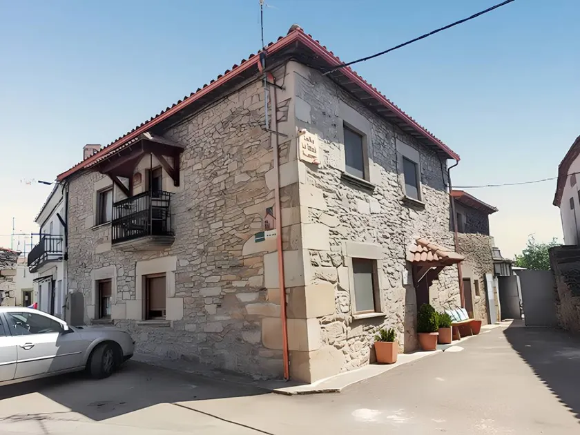 Holiday home with terrace, garden & barbecue | Suitable for remote work - Image 1