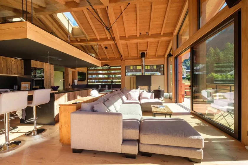 Family-friendly chalet with sauna, private pool & hot tub | Mountain view | Perfect for remote work | Pets are welcome - Image 1