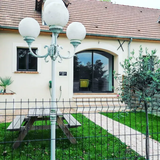 House with barbeque & terrace - Image 1