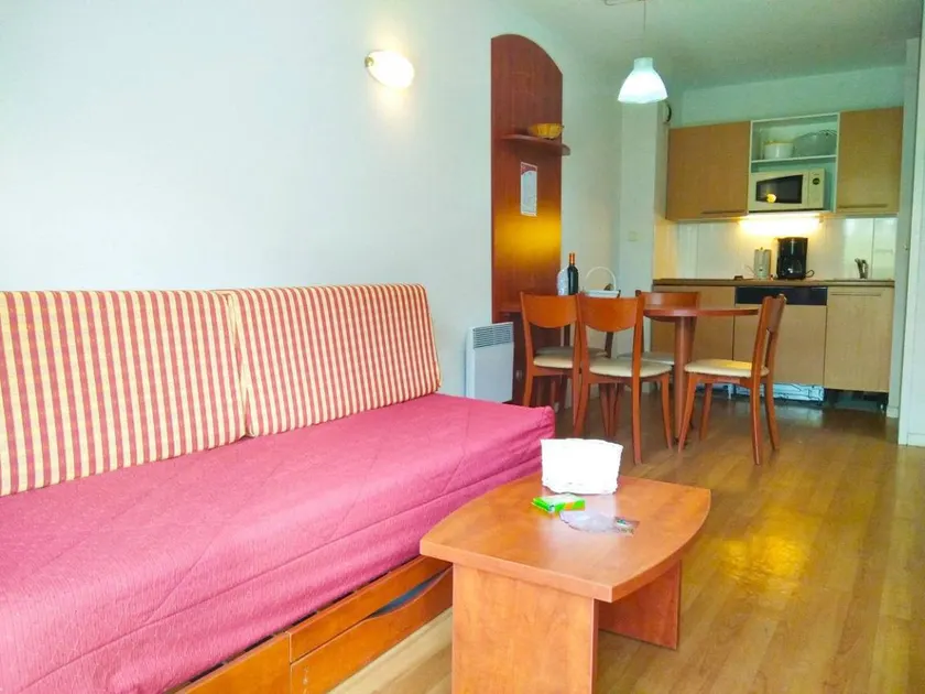 300m from ski slopes, floor -2, view ski slopes, fitness, swimming pool, terrace, tv, ski locker - Image 1