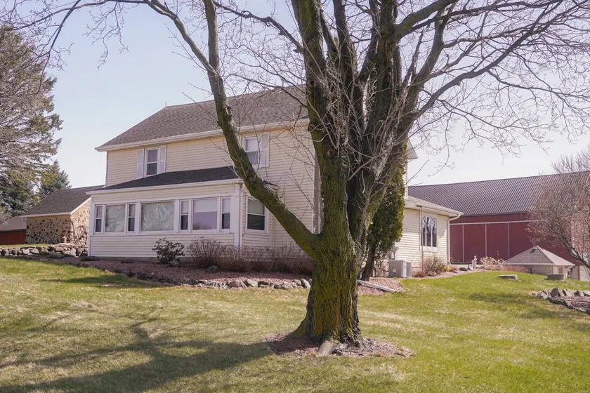 House with garden - Image 1