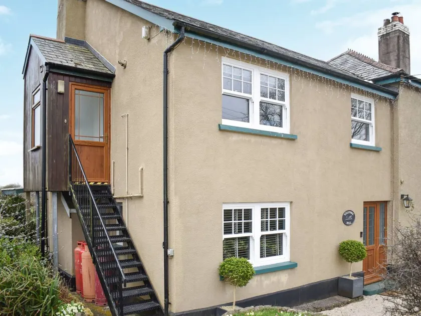 Family-oriented flat with barbecue & garden - Image 1