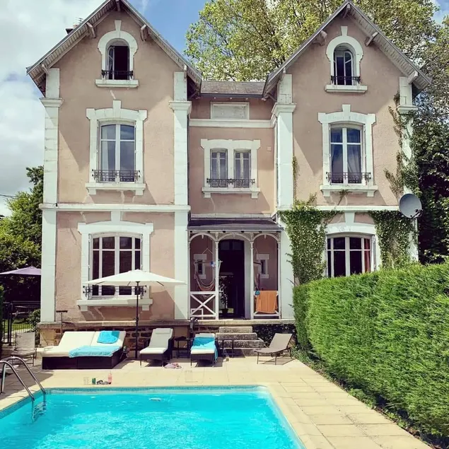 House with jacuzzi, garden & private pool | Lake view - Image 1