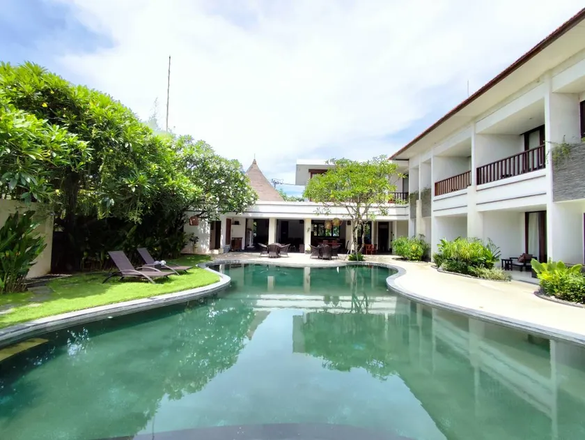 Child-friendly beautiful villa with terrace, garden & jacuzzi - Image 1