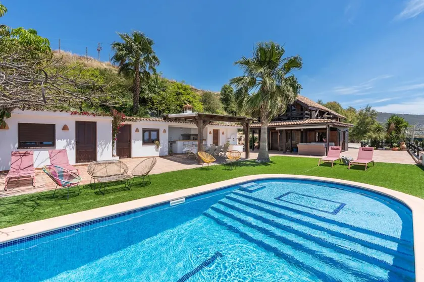 Holiday Home 'La Haima' with Sea Views, Wi-Fi and Air Conditioning - Image 1