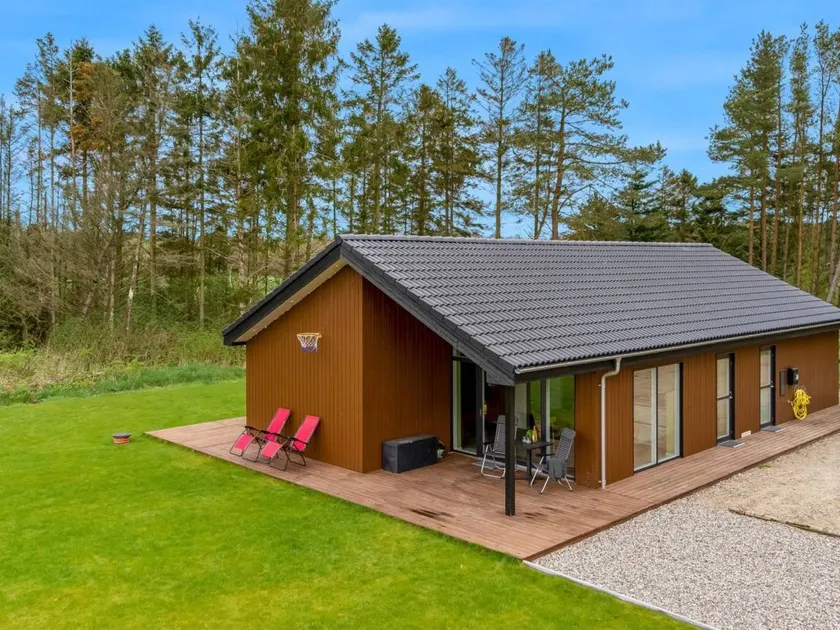 Holiday home with terrace - Image 1