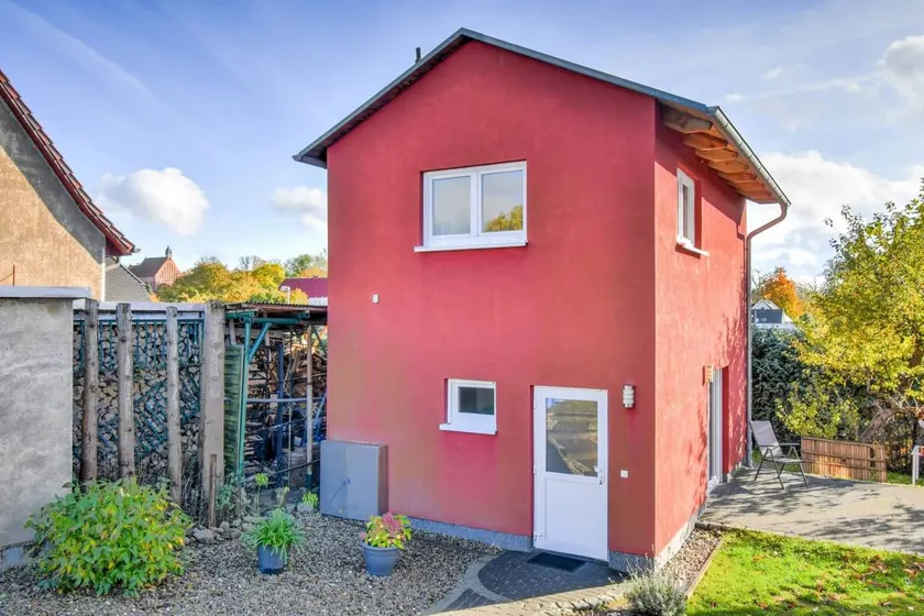 House with barbecue, terrace & garden - Image 1