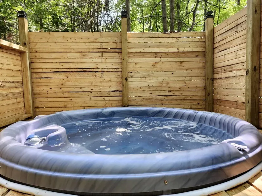 Cozy 30’ Trailer Getaway on Private Wooded Lot, BBQ, Hammock, WiFi & Streaming in Prescott, Michigan - Image 1