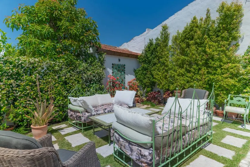Maison entièrement équipée avec terrasse, jardin et internet haut débit | Vue jardin - Image 1