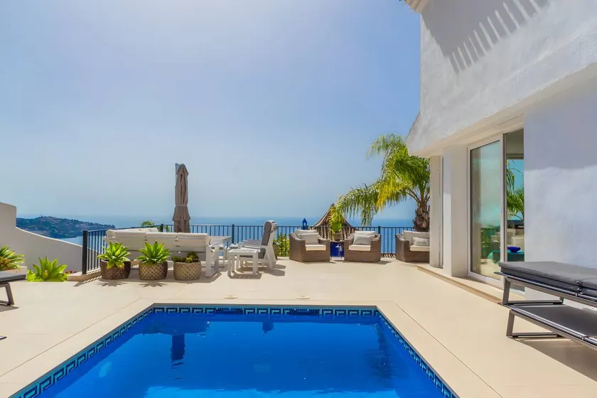 Villa mit Terrasse, Garten und beheiztem Pool | Strandblick - Image 1