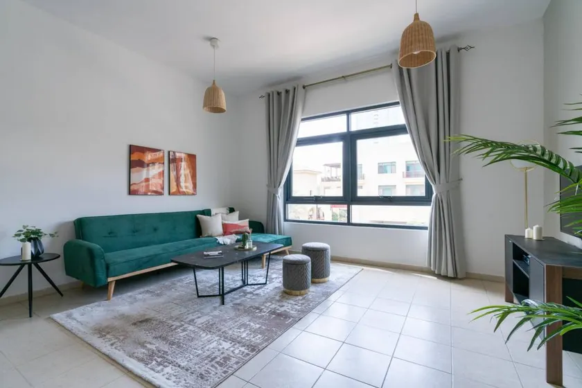 Flat with pool - Image 1