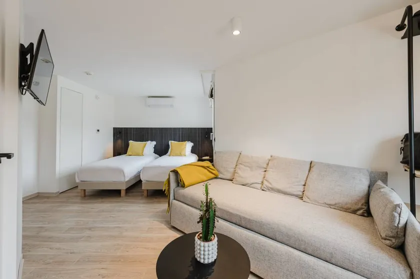 Aparthotel | City view - Image 1