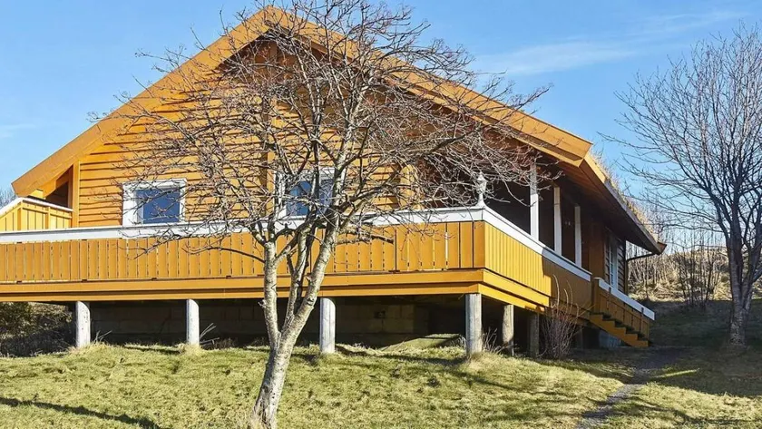 House with terrace & garden - Image 1
