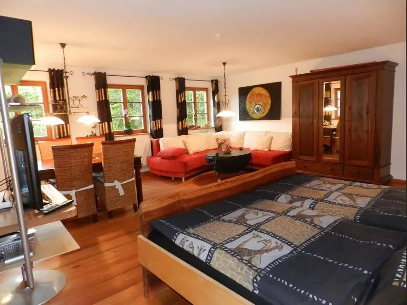Wonderful dedicated room with terrace, garden & jacuzzi | Garden view - Image 1