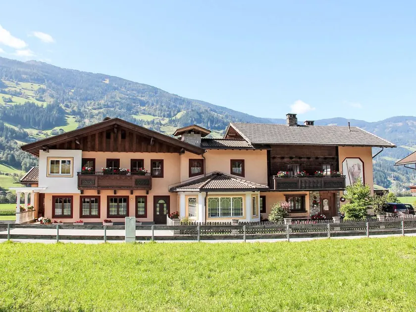 Holiday apartment with barbecue, garden & terrace | Mountain view - Image 1