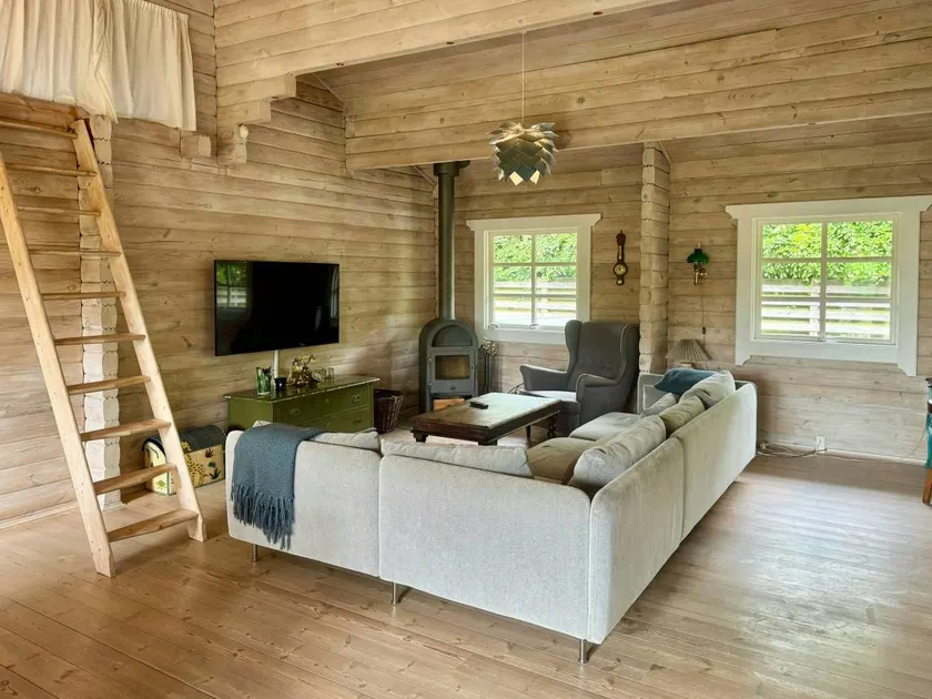 House with hot tub, terrace & garden - Image 1