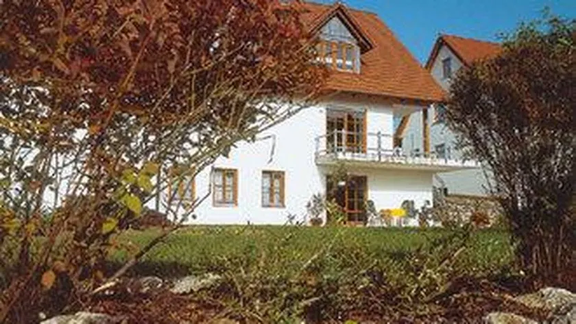 Family-oriented wonderful flat with garden, barbeque & terrace | Garden view - Image 1