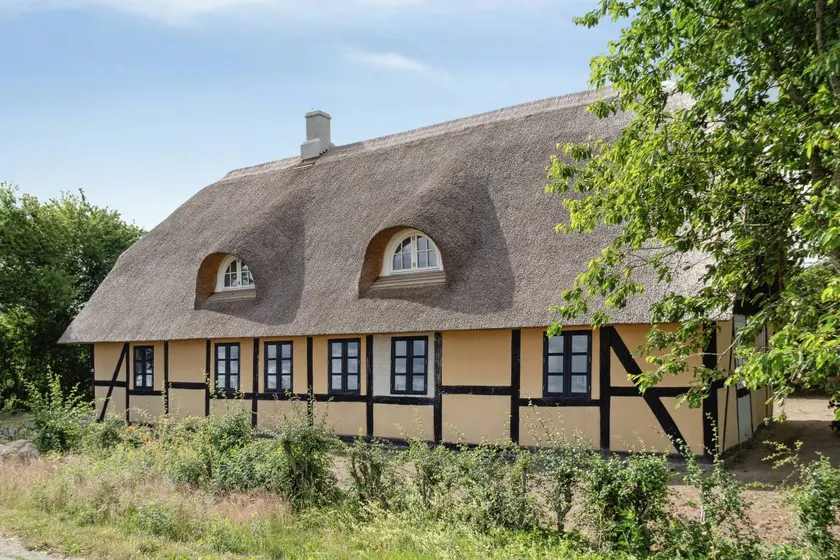 Family-friendly house with garden, terrace & barbecue - Image 1