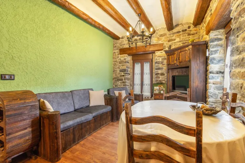 Fully equipped house with barbecue, fast internet & garden | Mountain view | Dogs allowed - Image 1