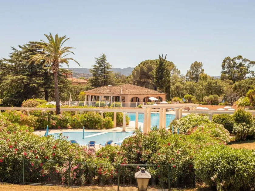 Appartement entièrement équipé avec piscine, jardin et terrasse | Vue mer | Plage à proximité - Image 1