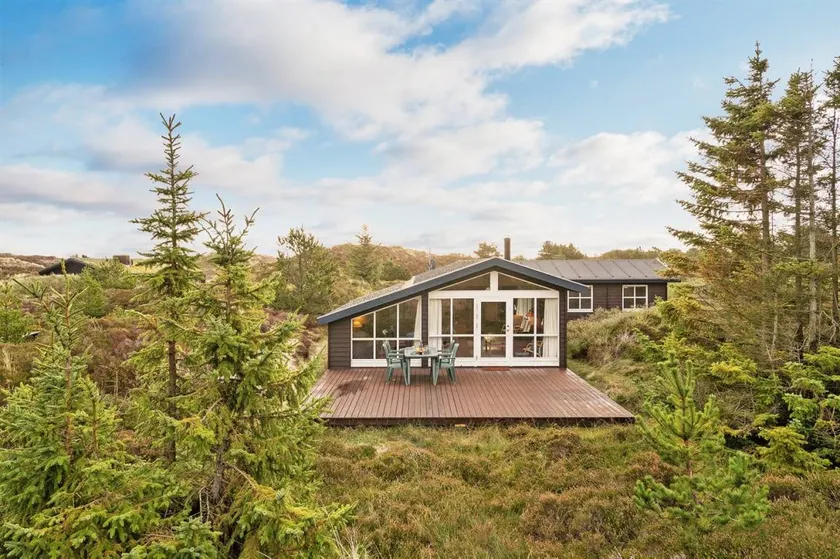 Holiday home with terrace - Image 1