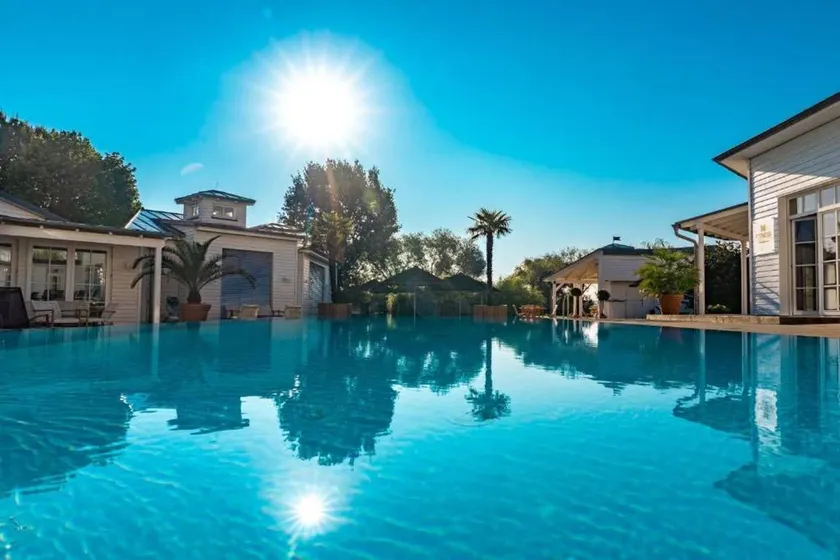 Beautiful flat with pool, sauna & terrace | Dogs allowed - Image 1
