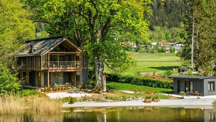 Flat with garden, terrace & sauna | Lake view - Image 1