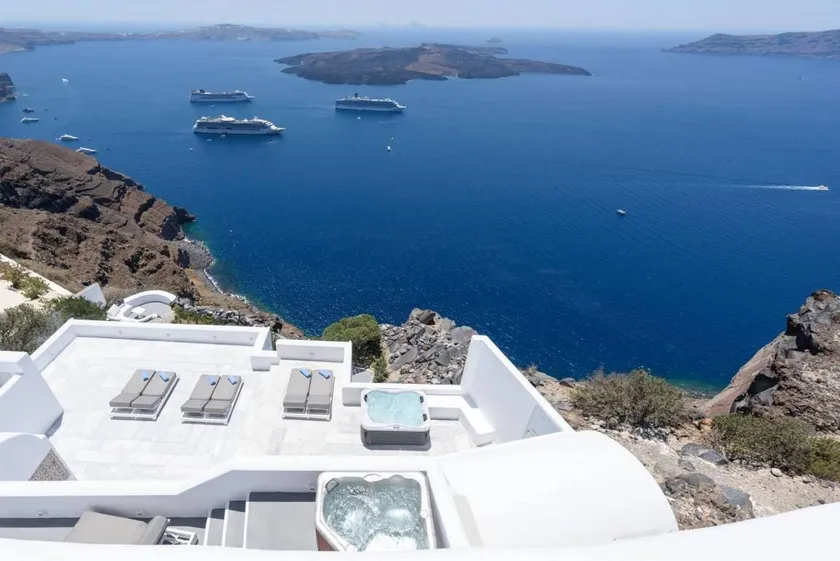 Villa with pool & terrace - Image 1