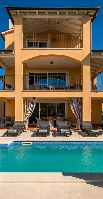 Villa with garden, terrace & sauna - Image 1