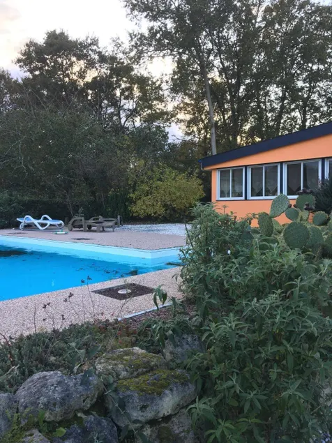 Children-friendly beautiful dedicated room with garden, sauna & private pool - Image 1