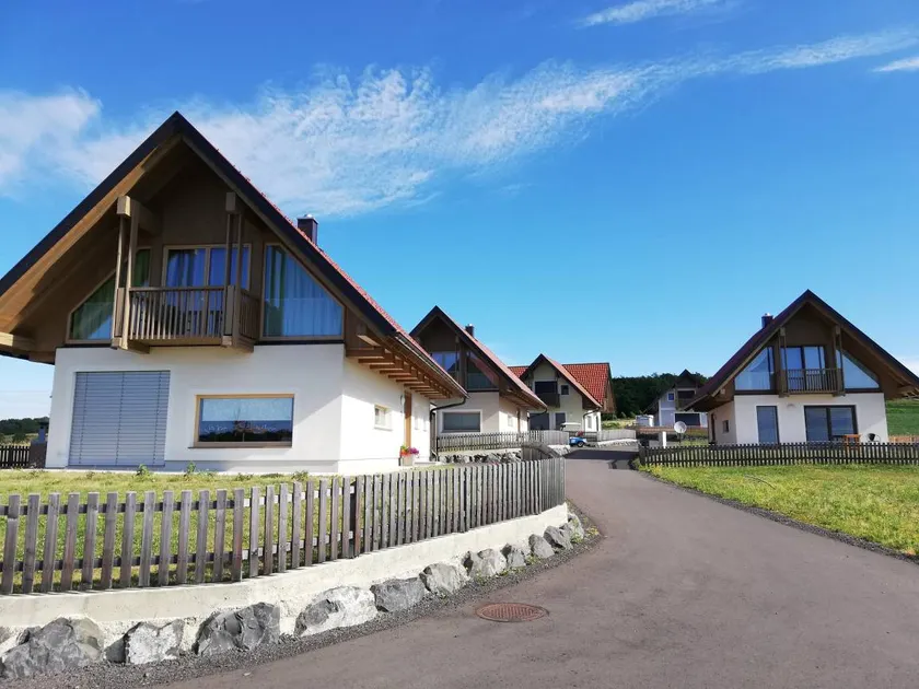 Ample apartment with terrace & garden - Image 1