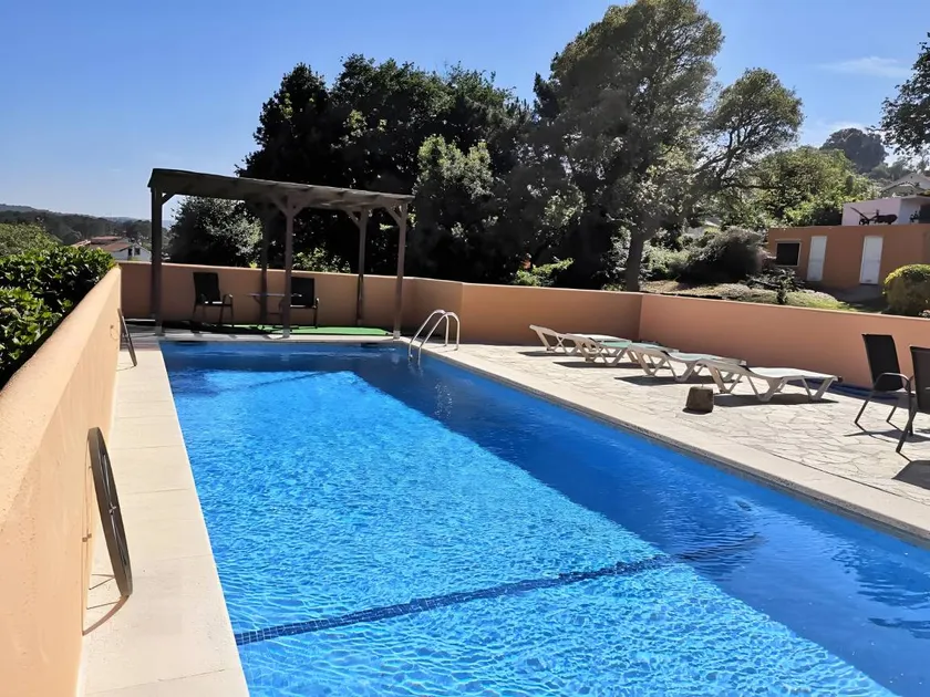 Apartamento con terraza, piscina y barbacoa | Vistas al jardín - Image 1