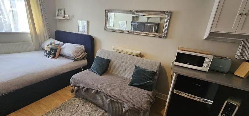 Apartment Sleeps 4 With Parking - Image 1