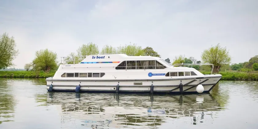 Boat with terrace - Image 1