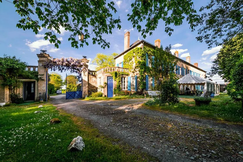 Gîte adatto alle famiglie con piscina privata, giardino e griglia | Vista sul giardino | Ammette cani - Image 1