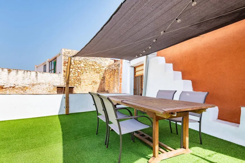 Holiday Home 'Linda' with Private Terrace, Balcony and Wi-Fi - Image 1