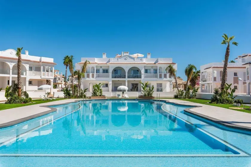 Holiday apartment with barbeque, terrace & pool | Garden view - Image 1
