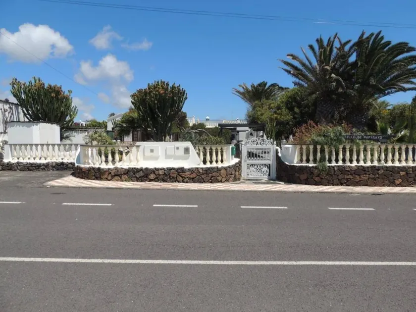 Holiday home with terrace & garden - Image 1
