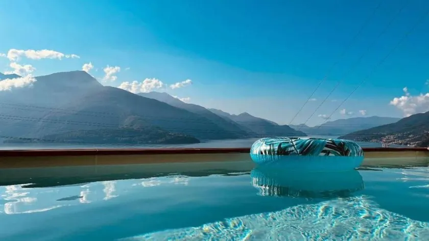 Appartement de vacances entièrement équipé avec jardin, piscine et barbecue | Vue jardin | Avec animaux acceptés - Image 1