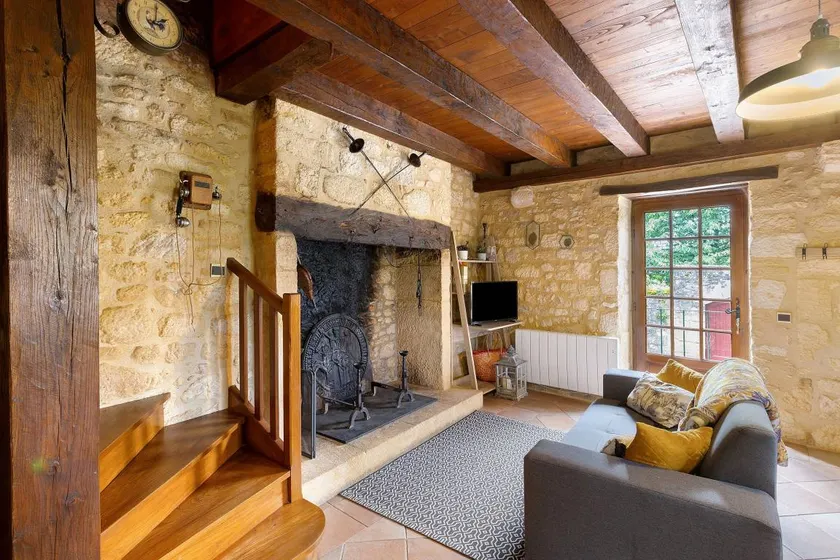 Charming House with Terrace and Private Pool – Central Domme - Image 1