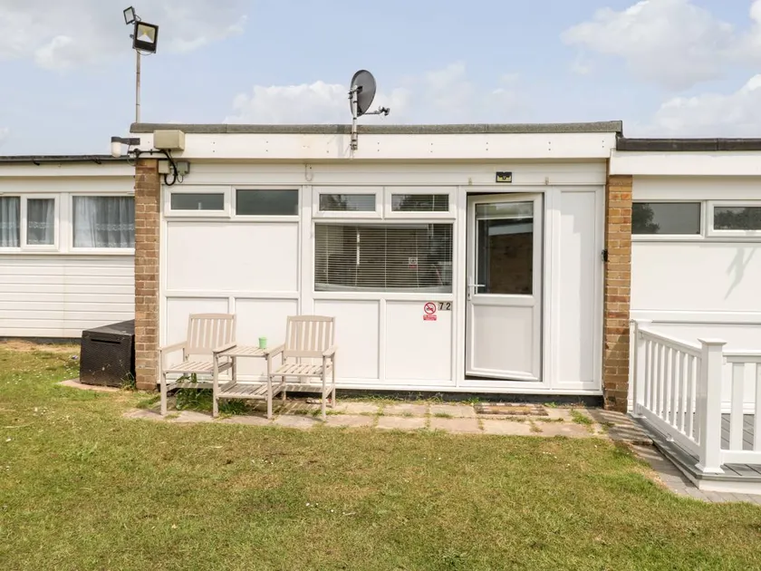 Cottage with garden - Image 1