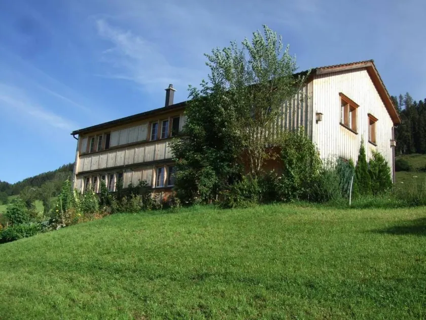 Holiday apartment with barbecue & garden - Image 1
