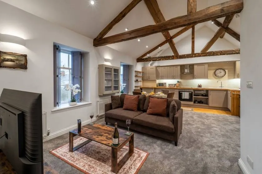 Grade II Listed Top Floor Flat in Central Banbury - Pass the Keys - Image 1