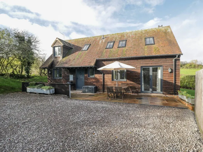 Cottage with garden - Image 1