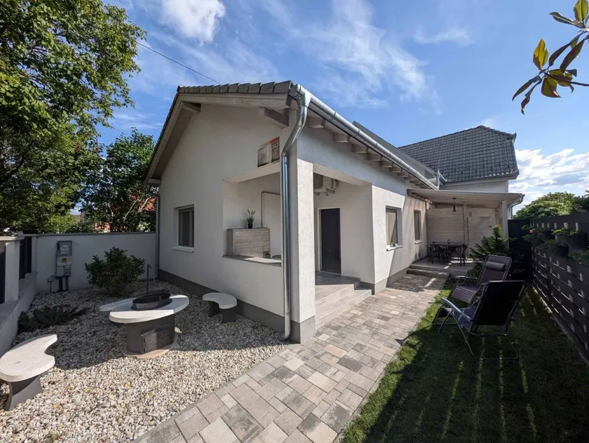 House with garden, barbecue & terrace - Image 1