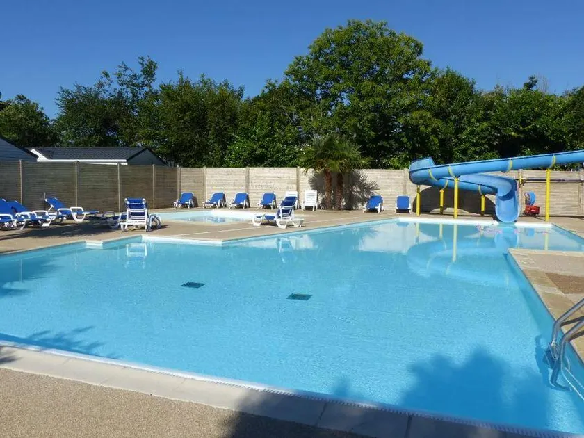 Mobilheim mit beheiztem Pool und Terrasse - Image 1