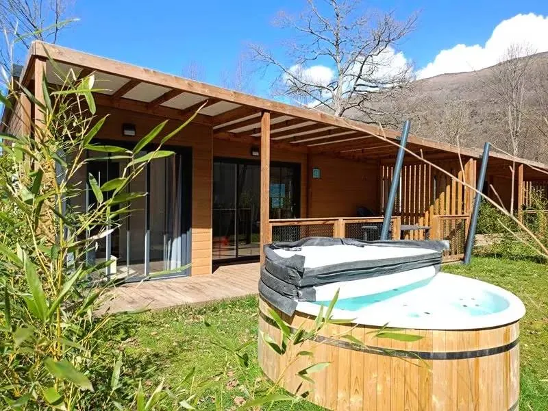 Flower Camping La Marmotte - Chalet SPA Confort 42m² - 3 bedrooms Covered terrace Reversible air conditioning TV 6 people - Image 1